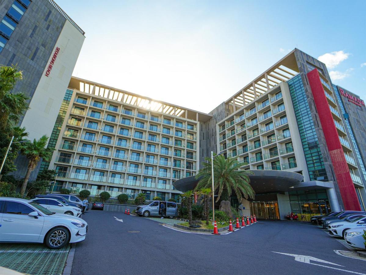 Hotel Ramada By Wyndham Jeju Hamdeok Exterior foto