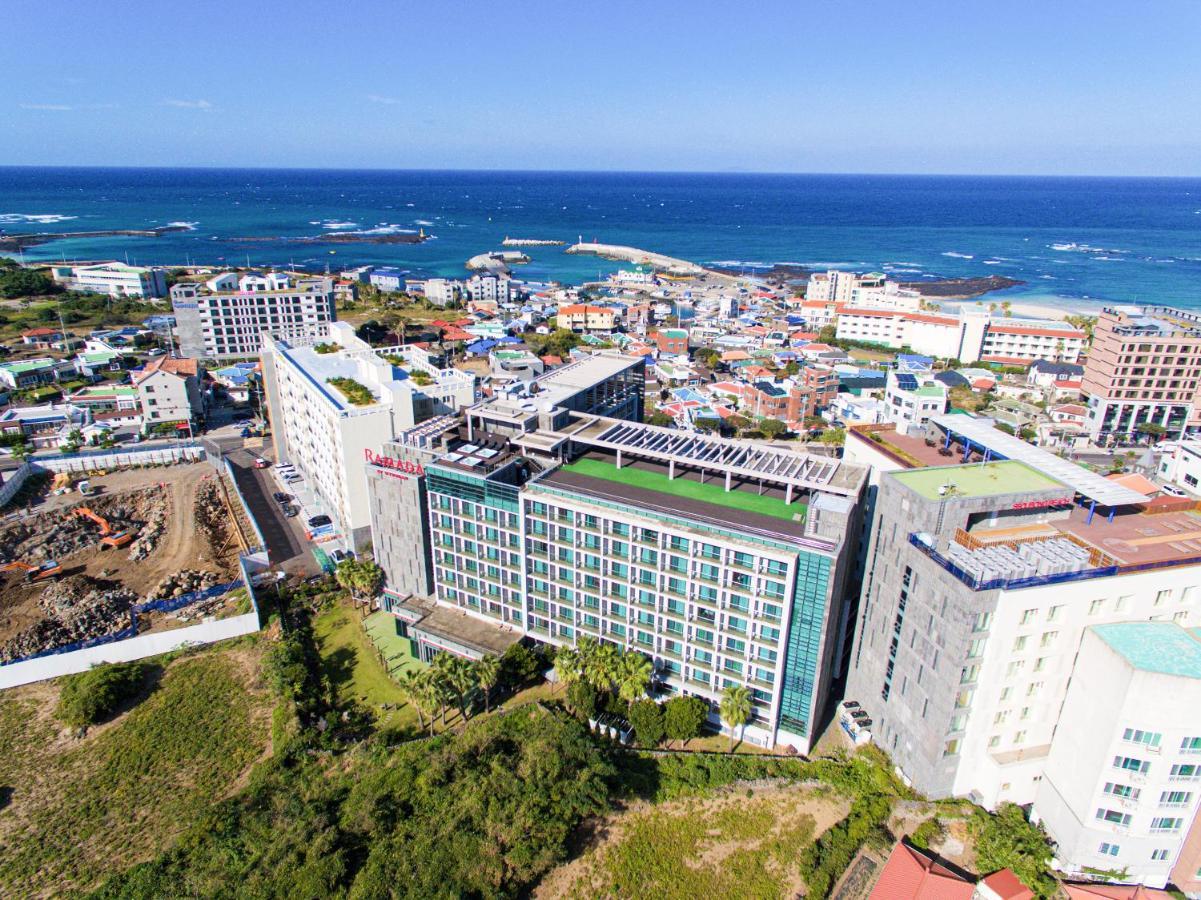 Hotel Ramada By Wyndham Jeju Hamdeok Exterior foto