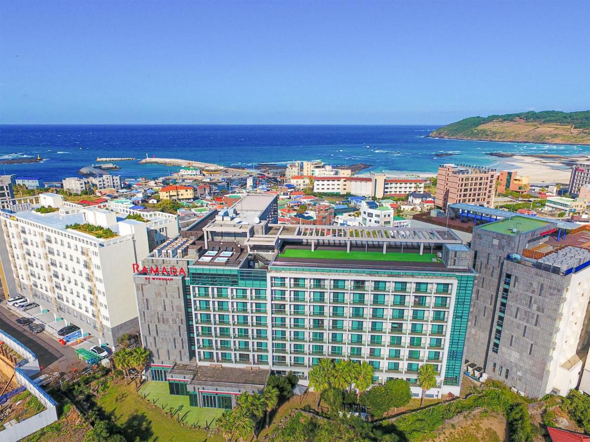 Hotel Ramada By Wyndham Jeju Hamdeok Exterior foto