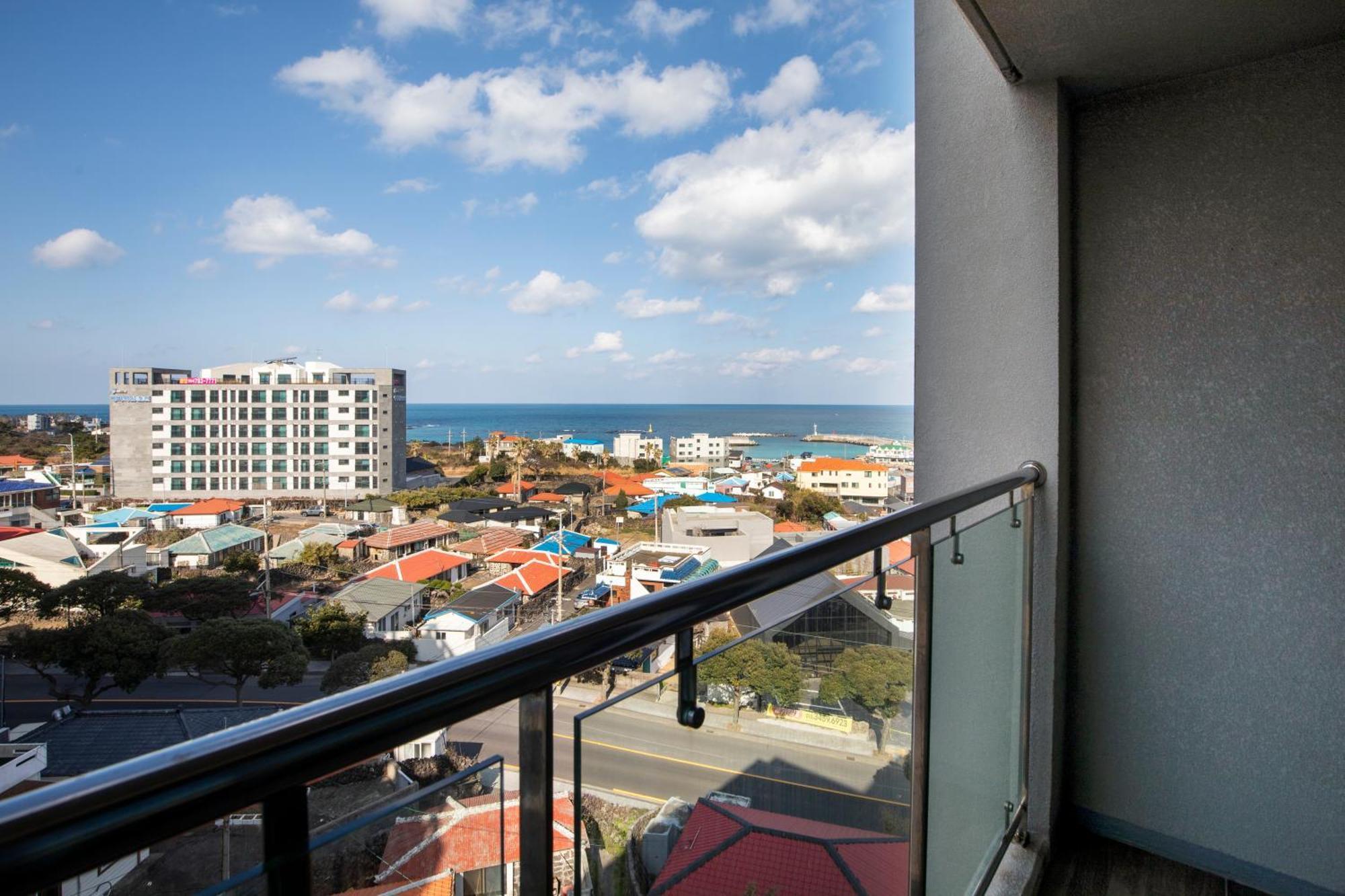 Hotel Ramada By Wyndham Jeju Hamdeok Exterior foto