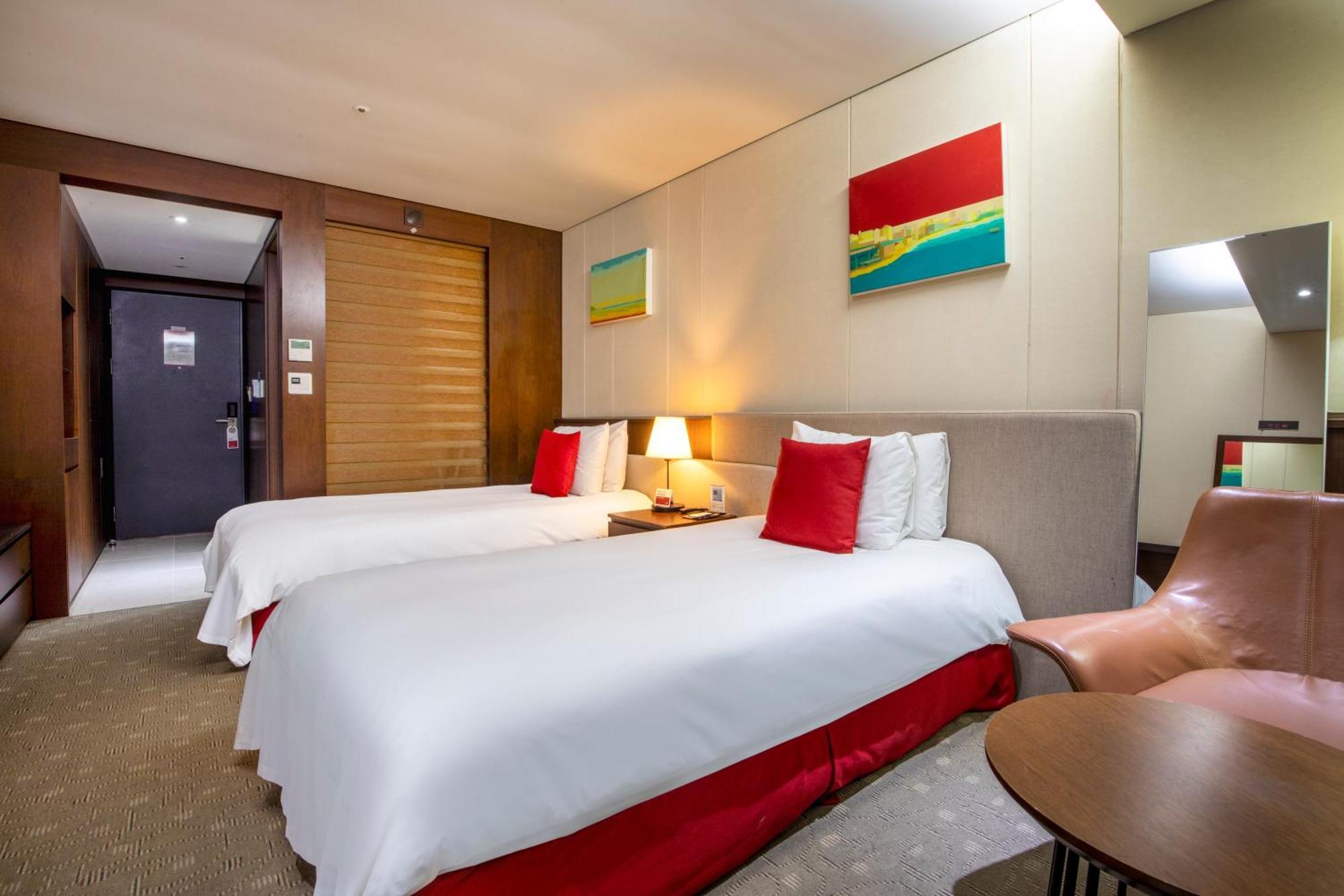Hotel Ramada By Wyndham Jeju Hamdeok Exterior foto