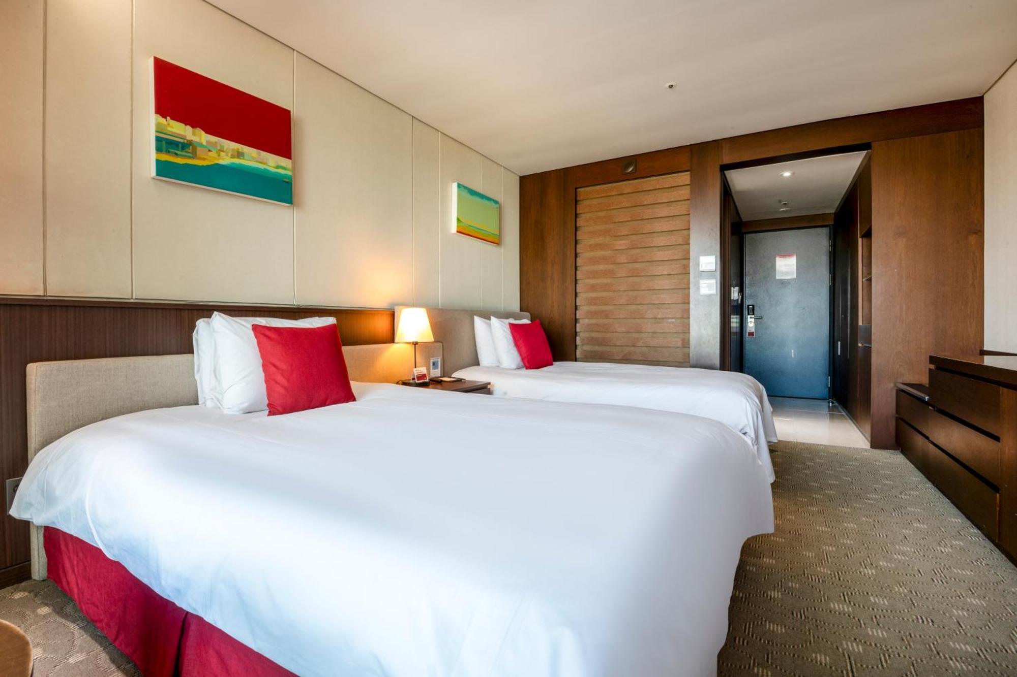 Hotel Ramada By Wyndham Jeju Hamdeok Exterior foto