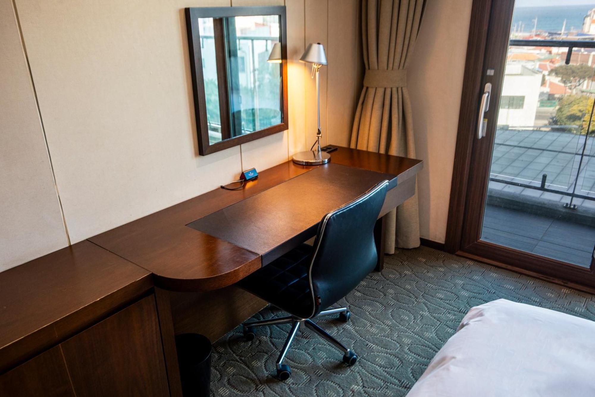 Hotel Ramada By Wyndham Jeju Hamdeok Exterior foto